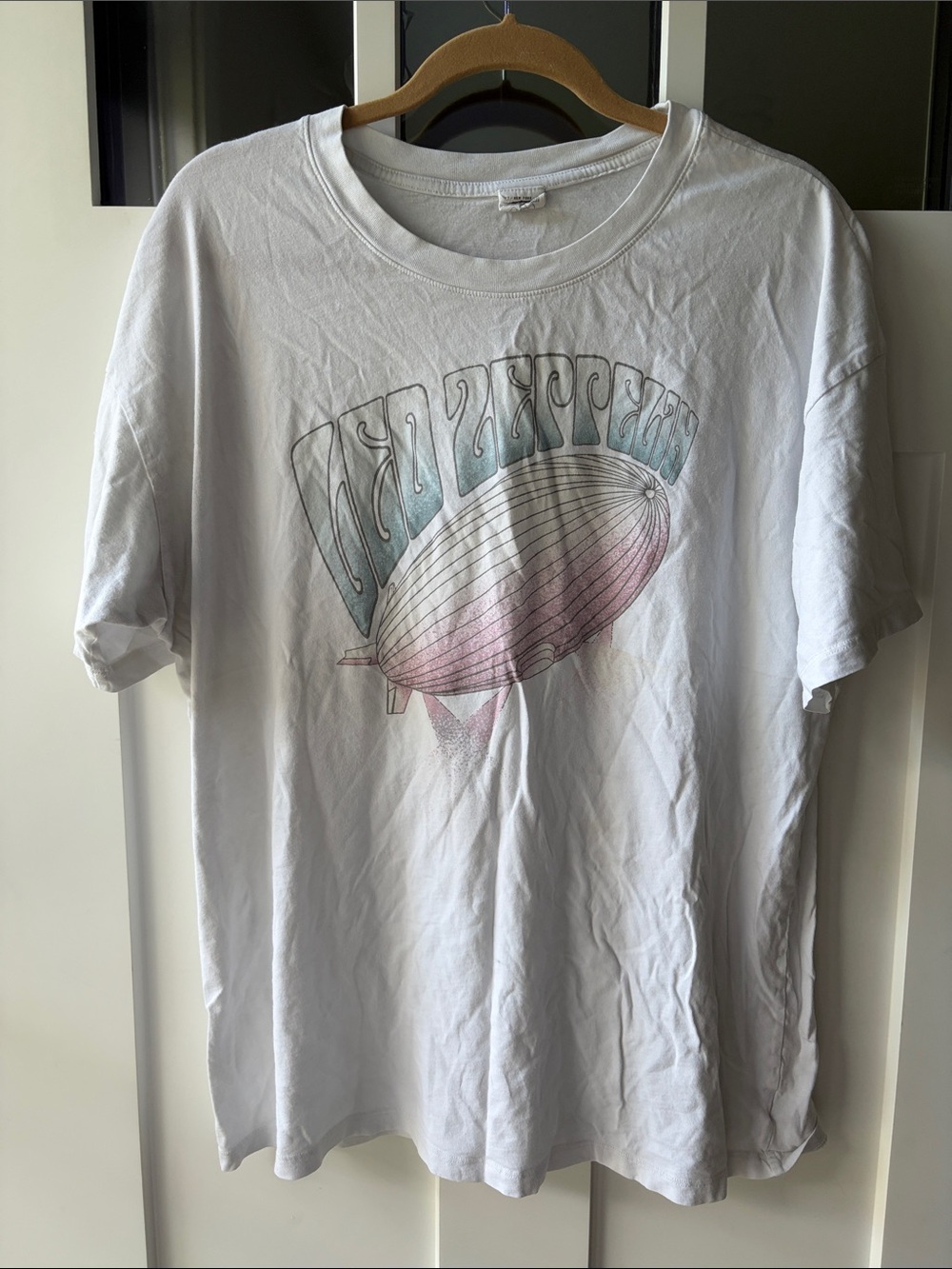 American Eagle Outfitters White Tee with Blue and Pink Zeppelin Graphic
